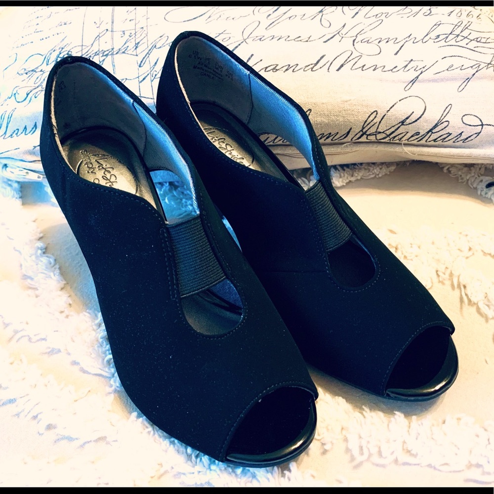 Life Stride Carla Black Suede Velour Comfort Heels